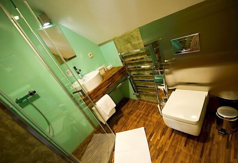 簡易ホテル & Pivovar černý Orel