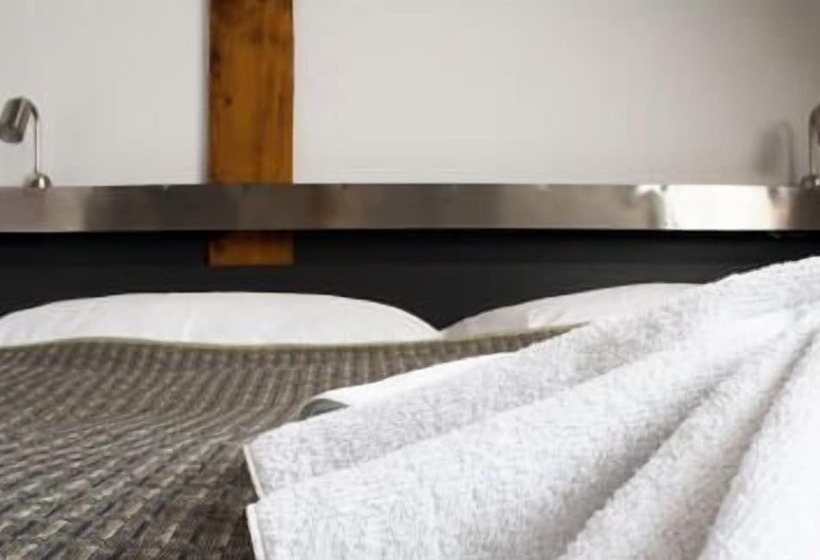 簡易ホテル & Pivovar černý Orel