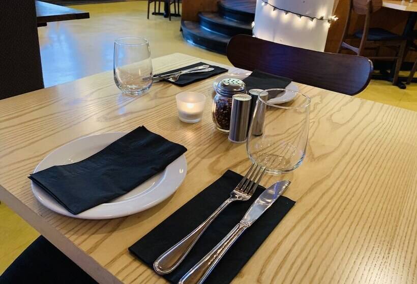 فندق At The Waldorf