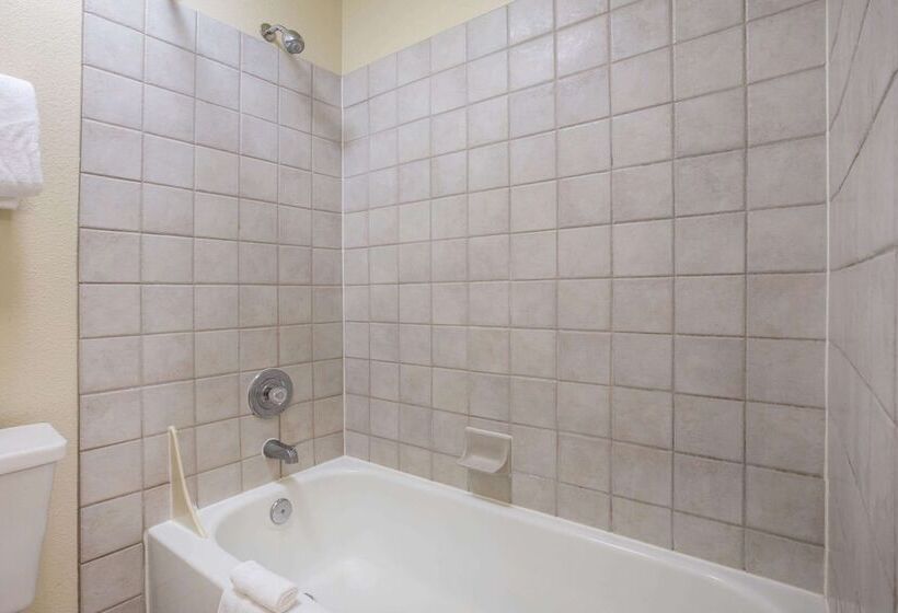 Отель Baymont By Wyndham Yakima Riverfront