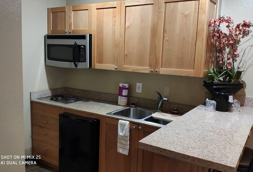 Отель Baymont By Wyndham Yakima Riverfront