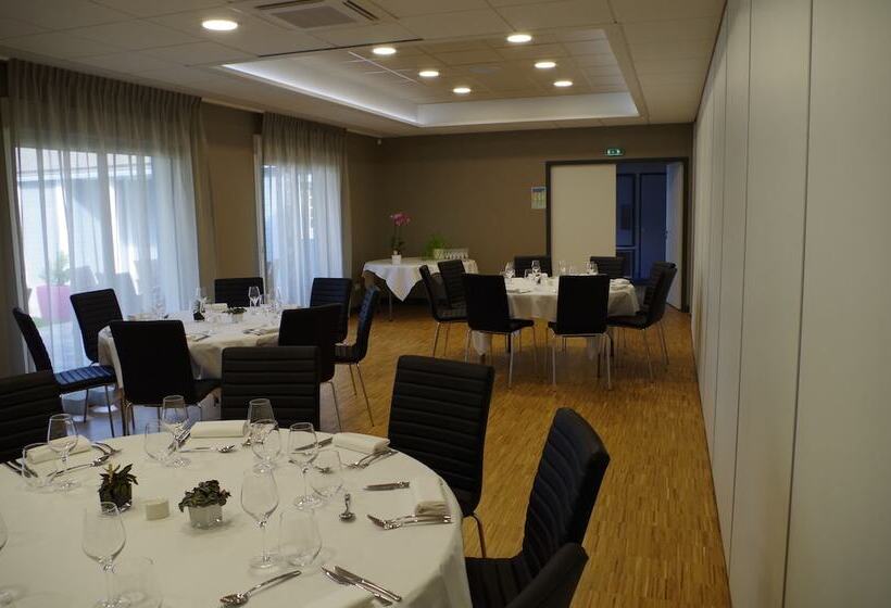 ホテル Hôtel Restaurant Bel Air Crevin   Axe Rennes Nantes