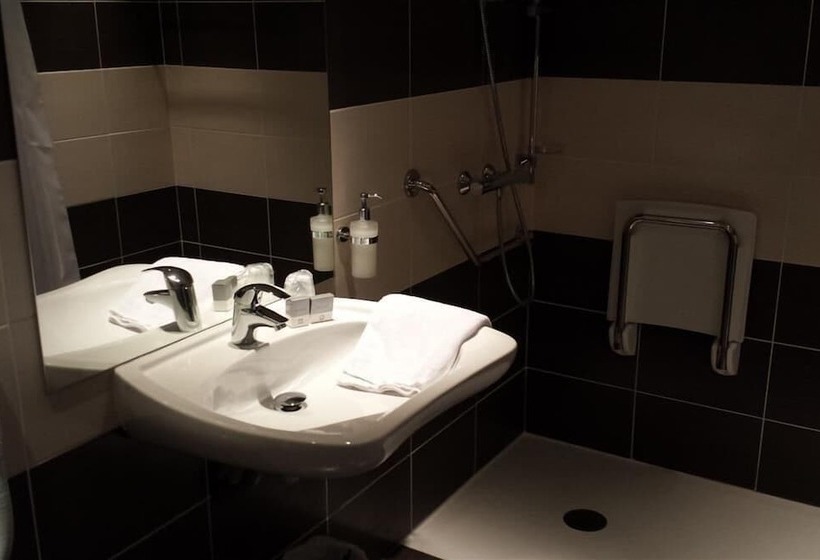 ホテル Hôtel Restaurant Bel Air Crevin   Axe Rennes Nantes