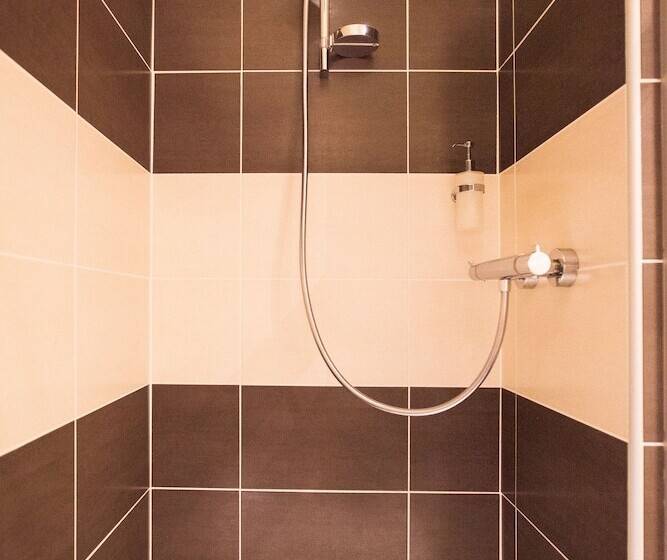 ホテル Hôtel Restaurant Bel Air Crevin   Axe Rennes Nantes