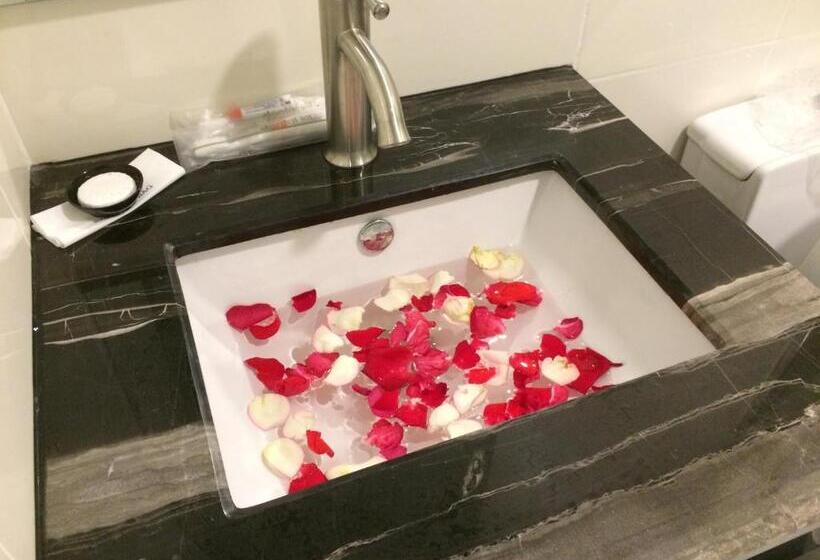 Belllo Hotel Jb Central