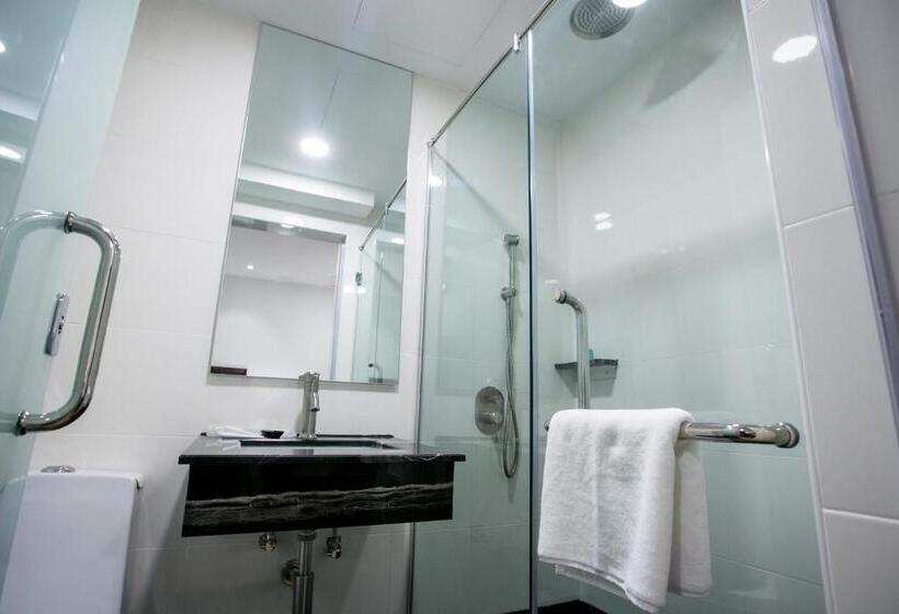 Belllo Hotel Jb Central