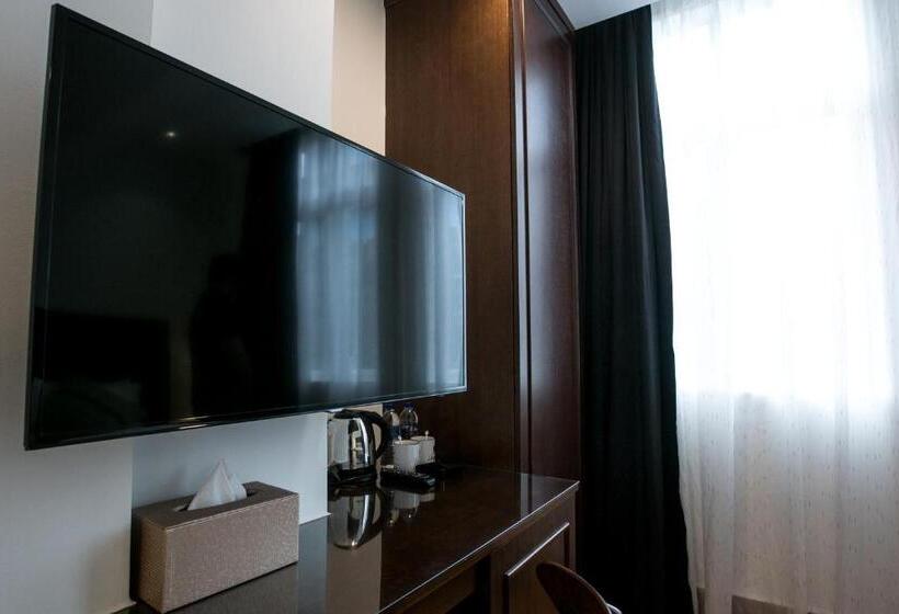 Belllo Hotel Jb Central