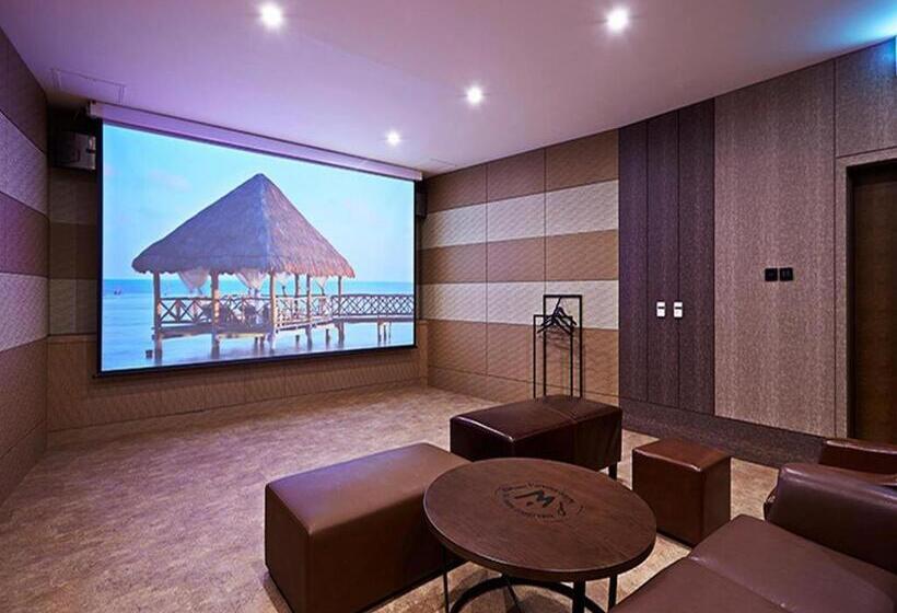 Отель Boutique 9