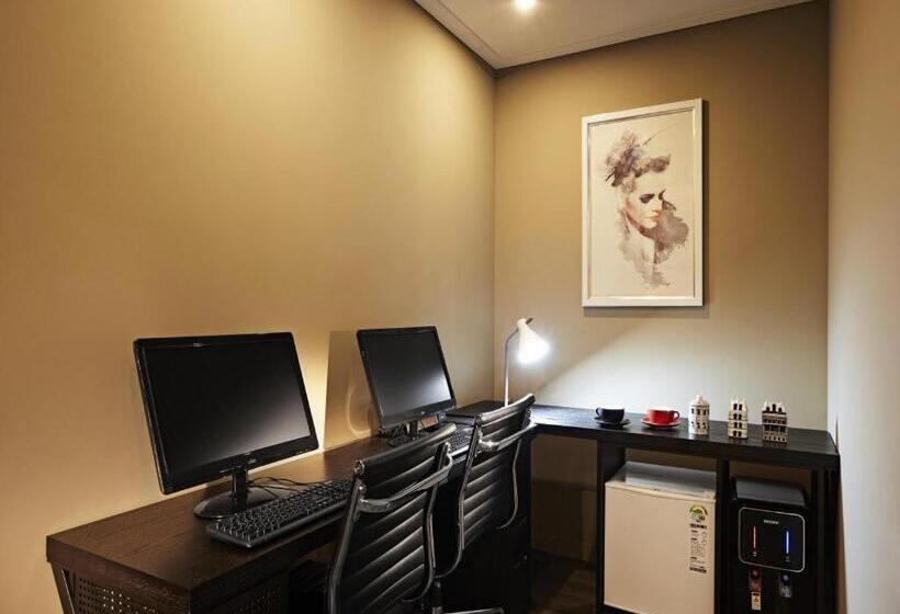 Отель Boutique 9