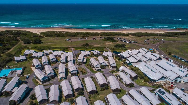 هتل Caves Coastal Bar & Bungalows