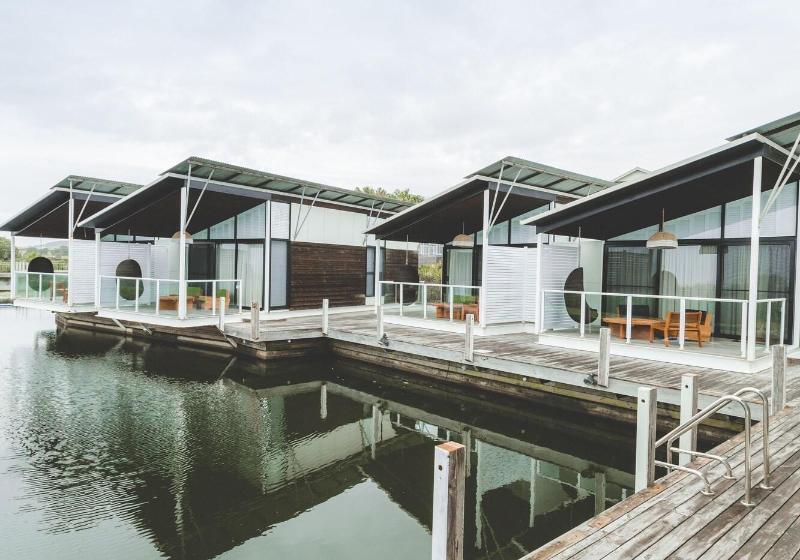 هتل Caves Coastal Bar & Bungalows