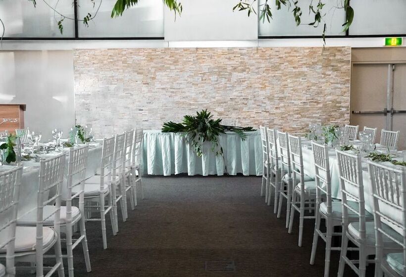 هتل Caves Coastal Bar & Bungalows