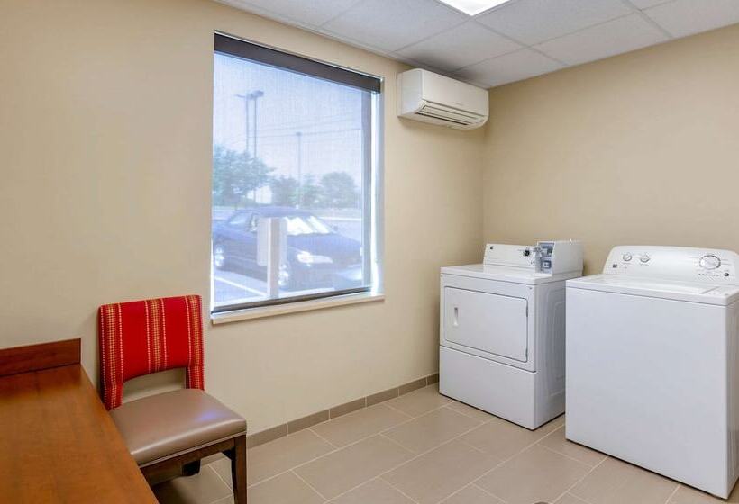 فندق Comfort Inn & Suites Lynchburg Airport   University Area