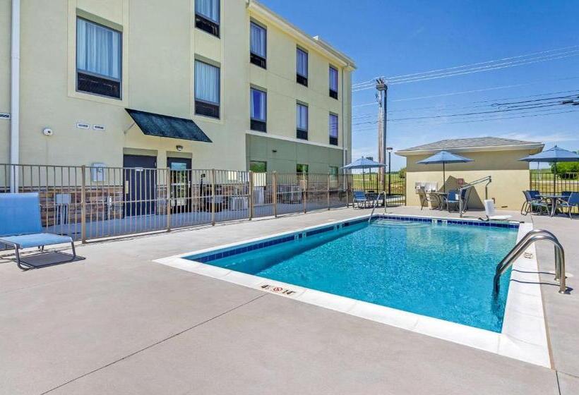 فندق Comfort Inn & Suites Lynchburg Airport   University Area