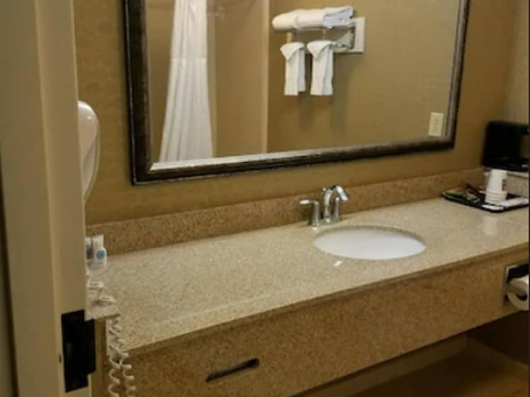 هتل Comfort Inn Warner Robins   Robins Air Force Base Area
