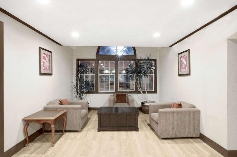 호텔 Days Inn and Suites Sugar Land Stafford