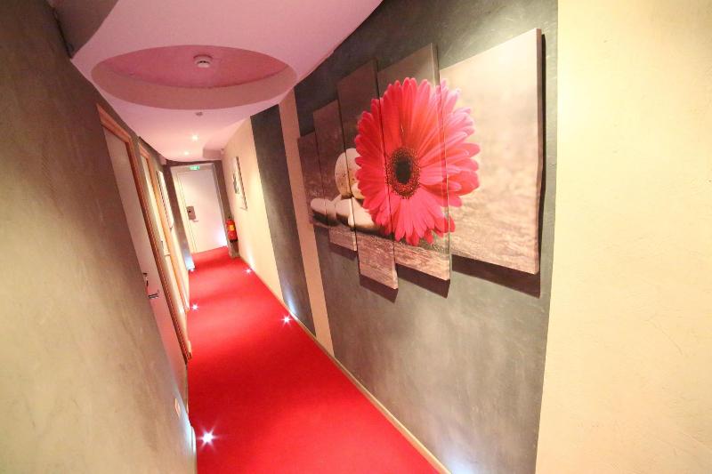 Отель De France