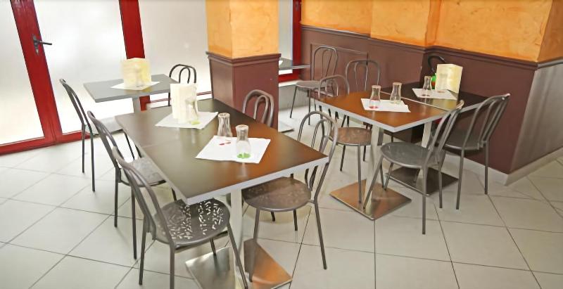 Отель De France