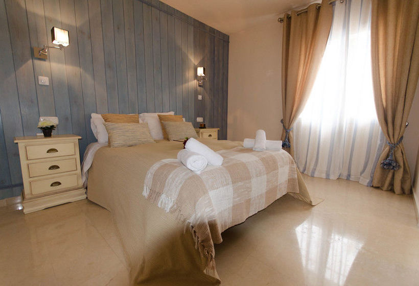 هتل Galindo Beach