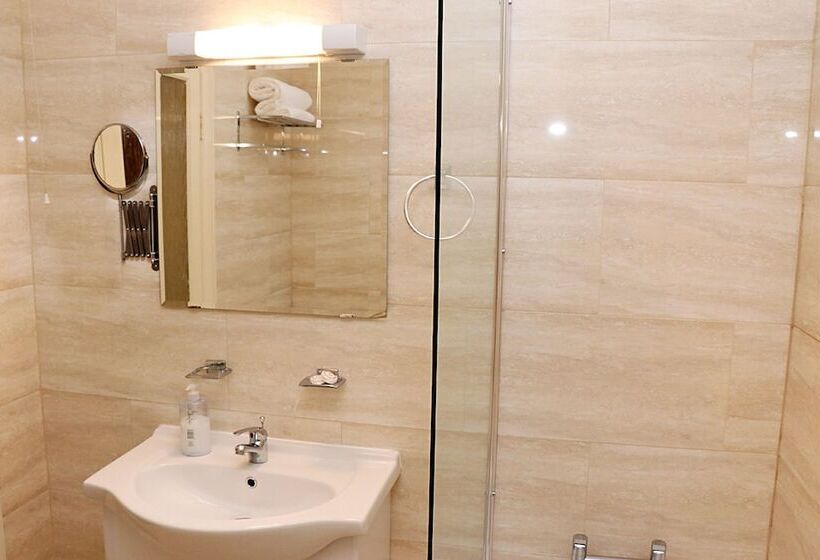 Отель Gatwick Inn