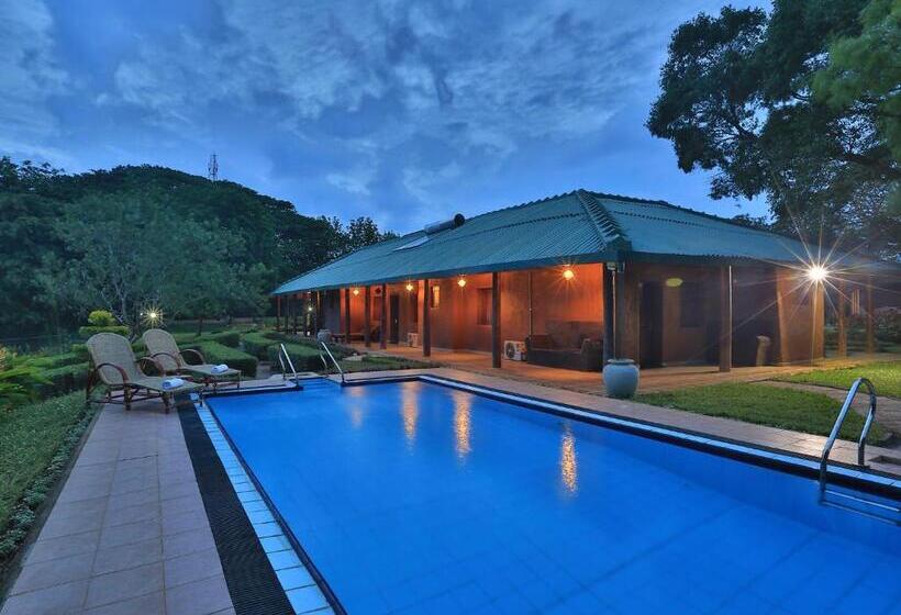 Отель Grand & Gangula