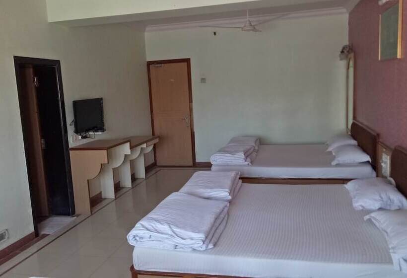 فندق Guruprerna Beacon Resort Dwarka