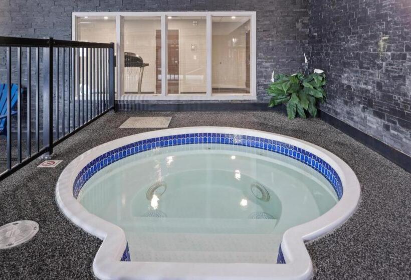 هتل Home Inn & Suites Saskatoon South