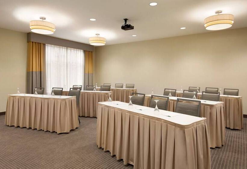 فندق Homewood Suites By Hilton Frederick