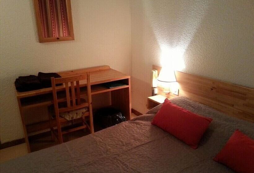 בית מלון כפרי Hôtel Du Bourg