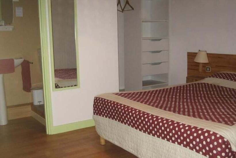 בית מלון כפרי Hôtel Du Bourg