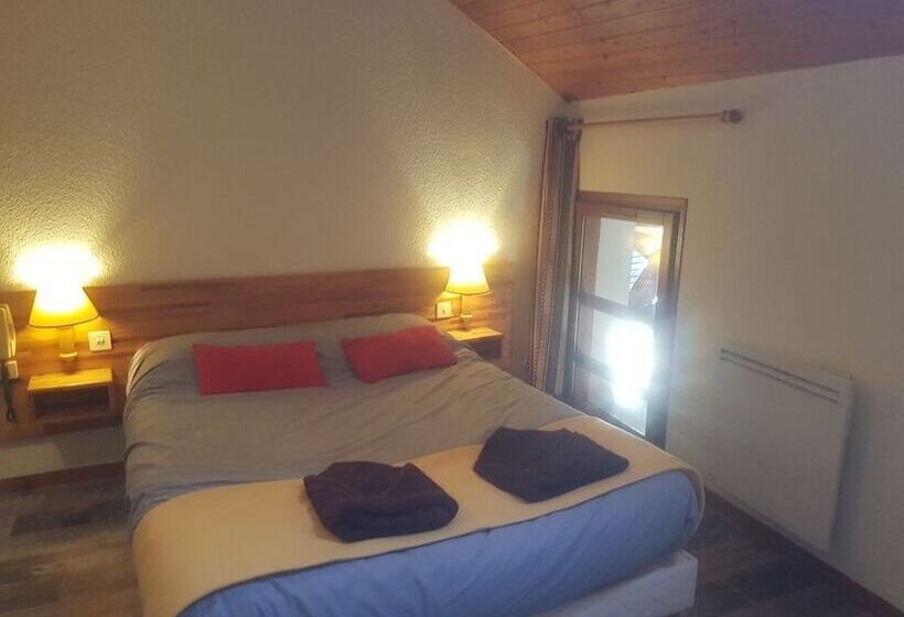 בית מלון כפרי Hôtel Du Bourg