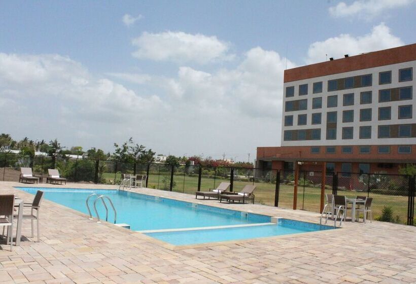 בית מלון כפרי Pride Elite, Phaltan