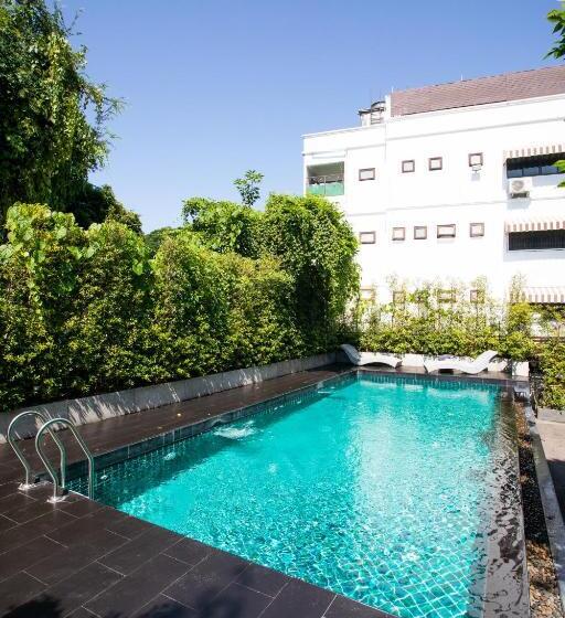 Отель Jira Boutique Residence