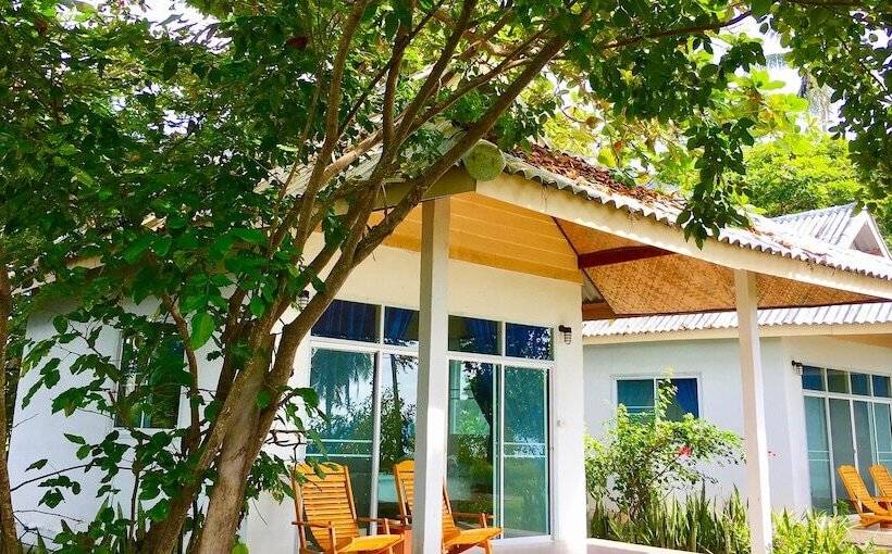 בית מלון כפרי Koh Mook Riviera Beach Resort