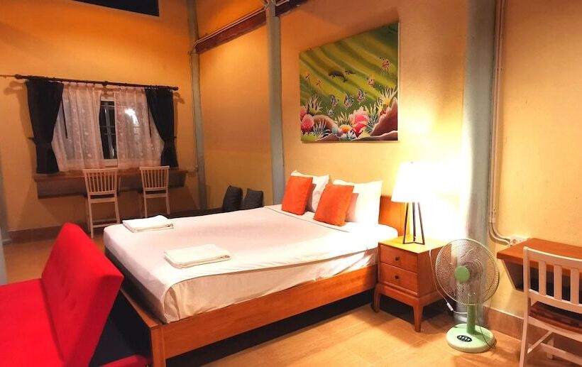 בית מלון כפרי Koh Mook Riviera Beach Resort