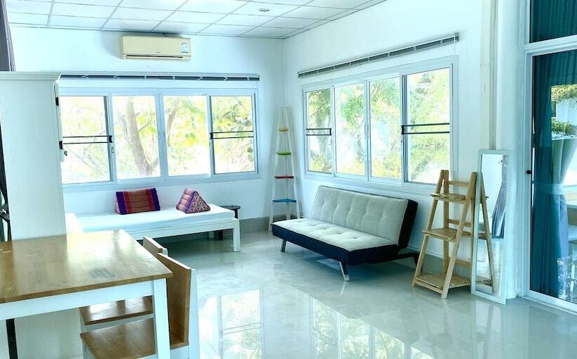 בית מלון כפרי Koh Mook Riviera Beach Resort