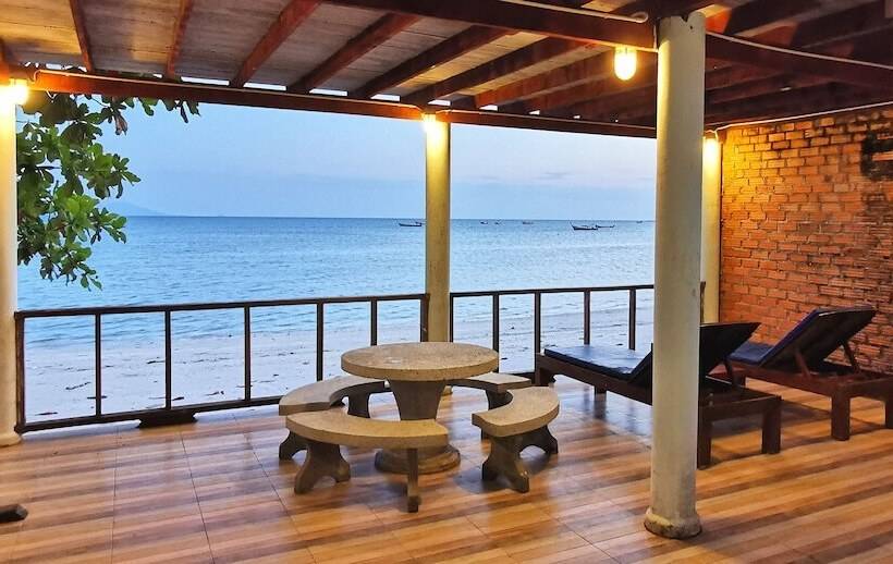 בית מלון כפרי Koh Mook Riviera Beach Resort