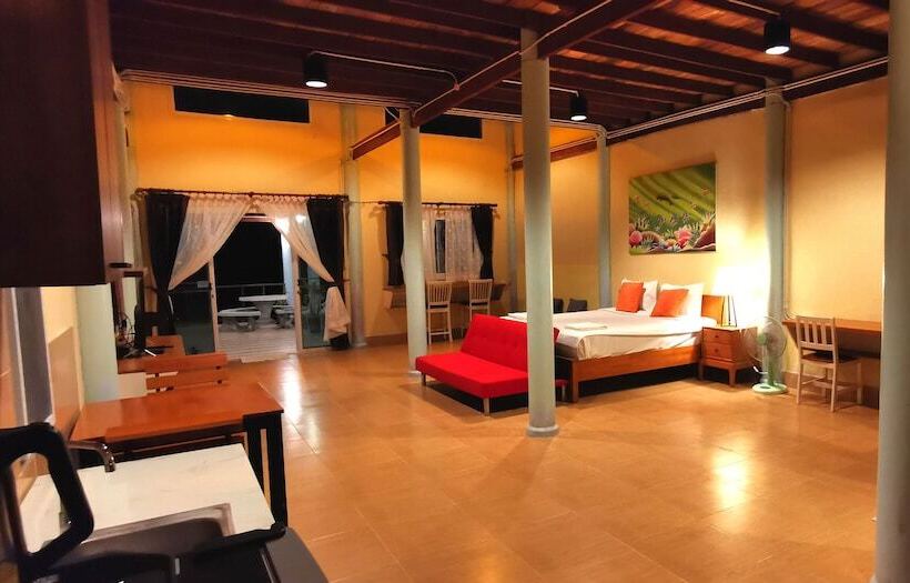 בית מלון כפרי Koh Mook Riviera Beach Resort