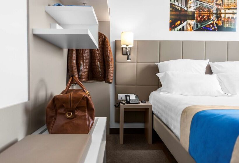 酒店 Kyriad Lyon Est Stadium Eurexpo Meyzieu