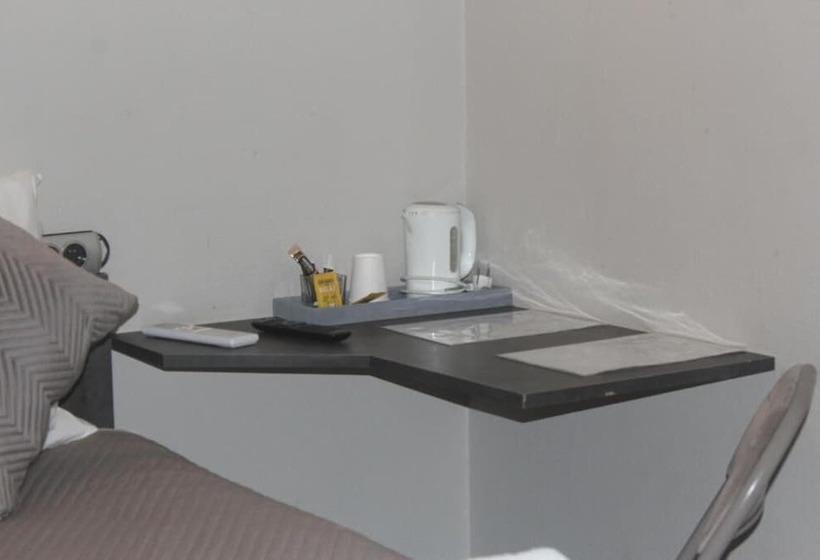 Отель Le Rochegude