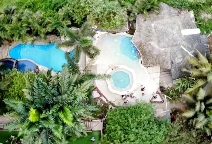 Me Hotel & Villas   Montañita Estates