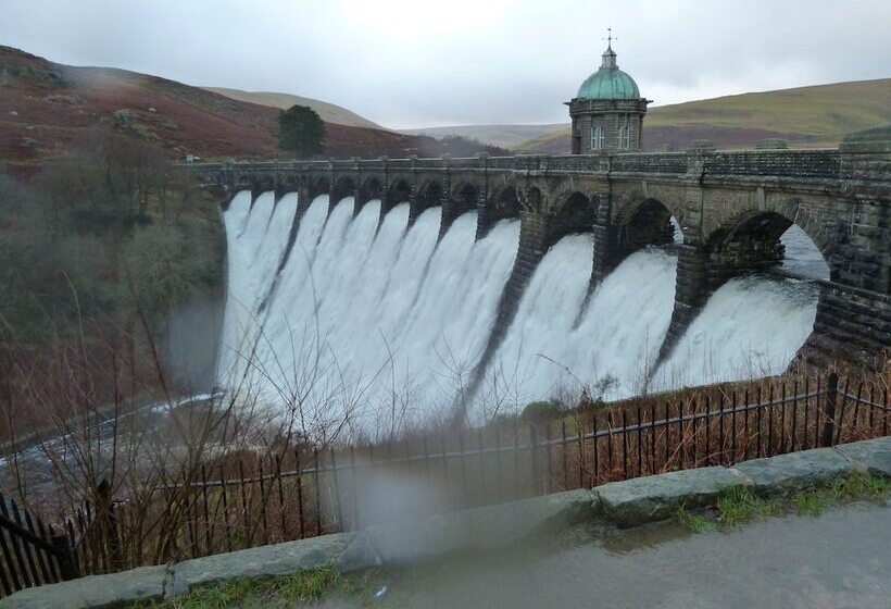 فندق Mid Wales Inn