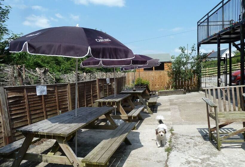 فندق Mid Wales Inn