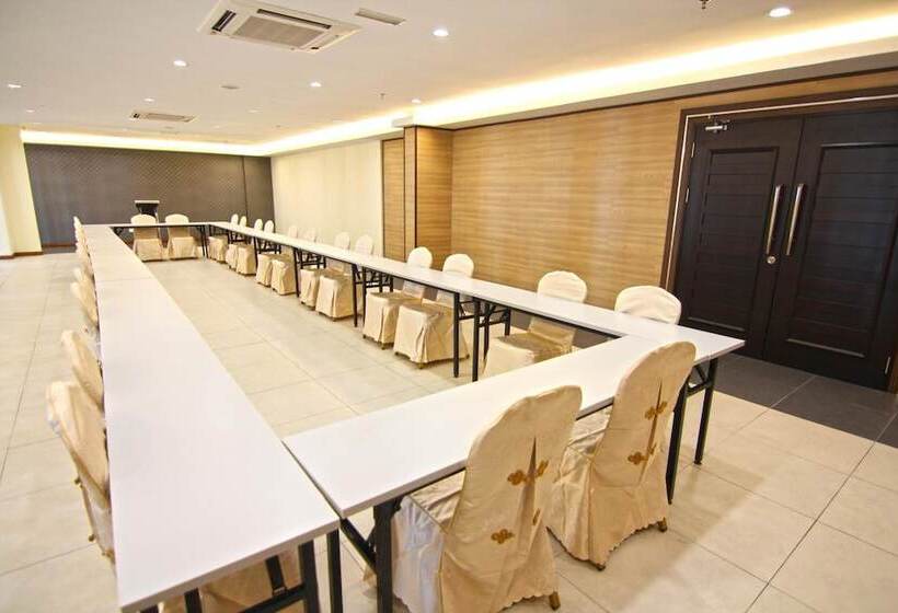 فندق Putatan Platinum