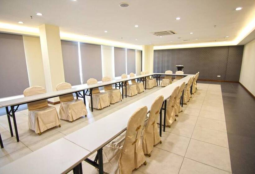 فندق Putatan Platinum