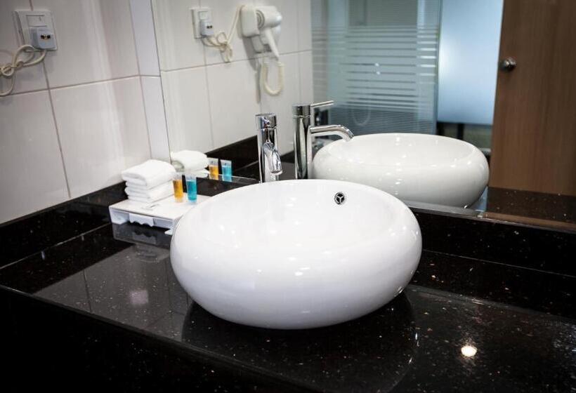 فندق Putatan Platinum