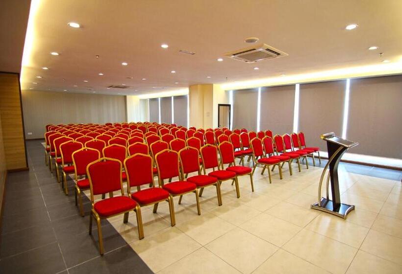 فندق Putatan Platinum