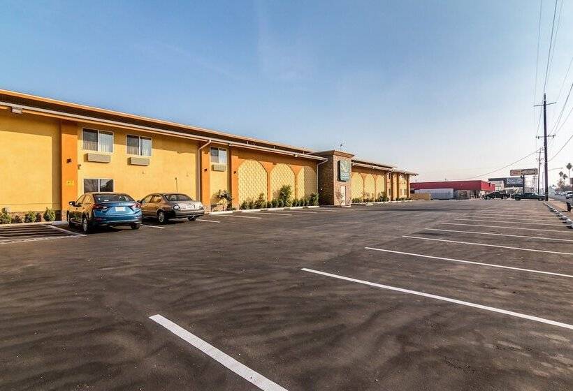 فندق Quality Inn & Suites Near Downtown Bakersfield