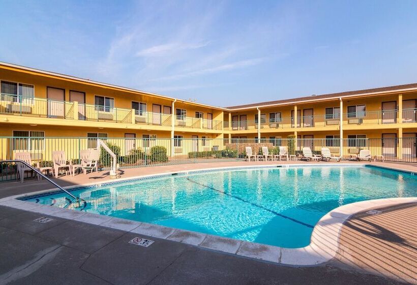 فندق Quality Inn & Suites Near Downtown Bakersfield
