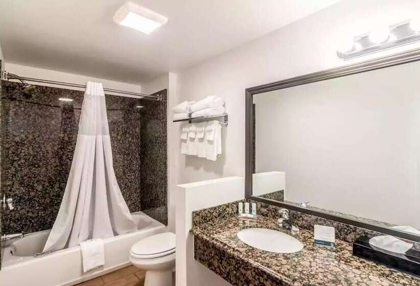 فندق Quality Inn & Suites Near Downtown Bakersfield